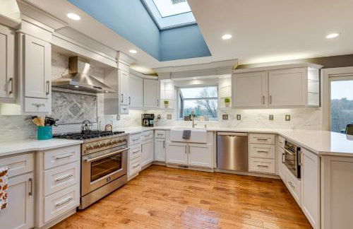 Great for Groups Home 3 Mi to Dtwn Springfield! - Photo 4