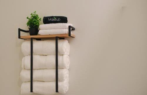 King Bed, Free Parking, Near UPMC, Pitt & CMU - Foto 16