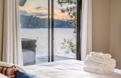 Lakefront Villa with 180 degree view private dock and boats - Foto 49