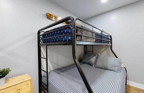 Waterfront Fun! Group Getaway on Lake Marie - Foto 29