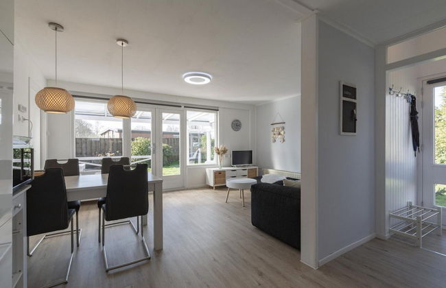 Modern Holiday Home With Large Garden - Foto 8