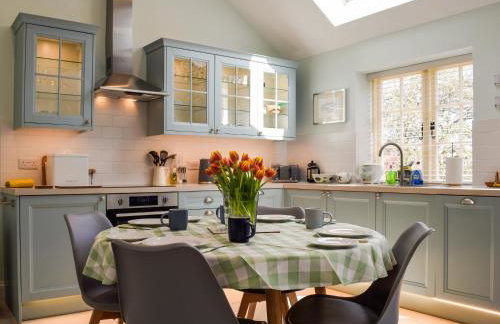 The Courtyard - Photo 4