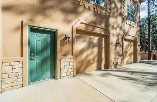 Luxury Retreat with Hot Tub Fire Pit & Forest Views - Foto 53