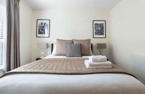 Central 2BR Park Royal Apartment with Balcony and Parking - Photo 13