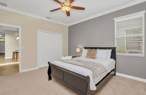 Near Disney - 5BR Home- Games Pool Hot Tub & BBQ - Foto 17