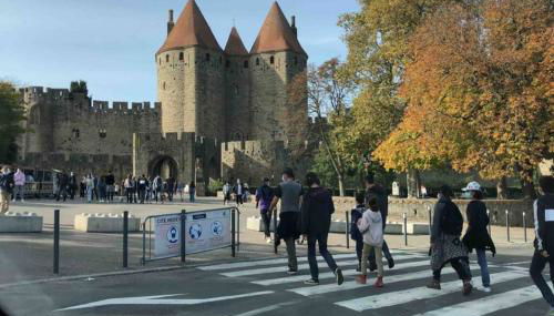 Romantic house - entrance to the medieval castle - Foto 1