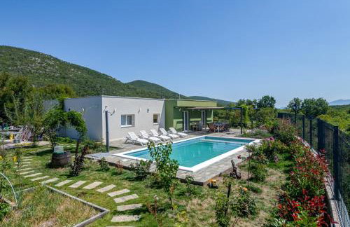 Villa Gariful, Sleeps 8 with Pool & Pet Friendly - Photo 1