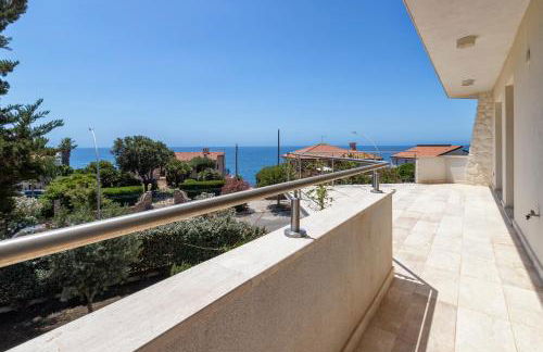 Luxury Seafront Villa with Rooftop Pool & Stunning Sea Views - Foto 54