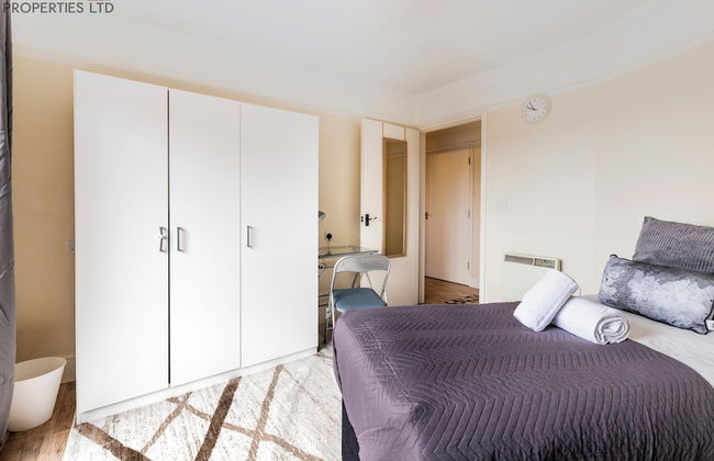 2 Bed Apartment Sleeps 5 - Free Parking, Balcony - Photo 3