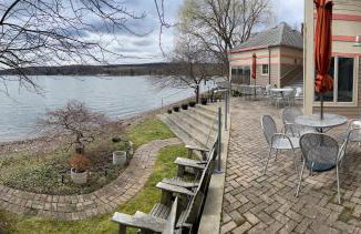 Risingwater Newly Listed Stunning Home with 150-Foot Beachfront in the Finger Lakes - Foto 40