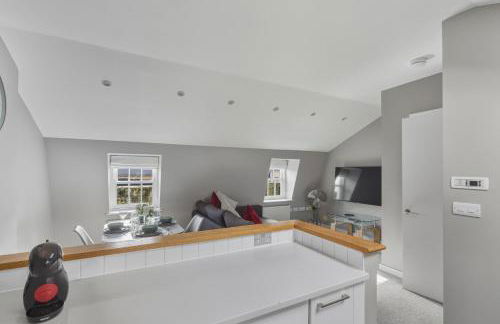Stylish 2BR Retreat Steps from Kings Cross - Foto 24