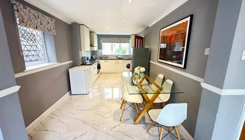 Modern 3 bed House with two bathrooms! Free parking! - Foto 3