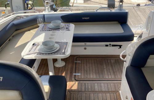 Entire Boat at St Katherine Docks 2 Available select using room options - Photo 36