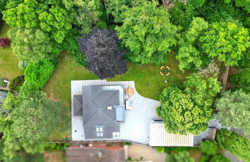Arden House - Luxury Home with Hot Tub - Games Room - Fire Pit - Photo 30