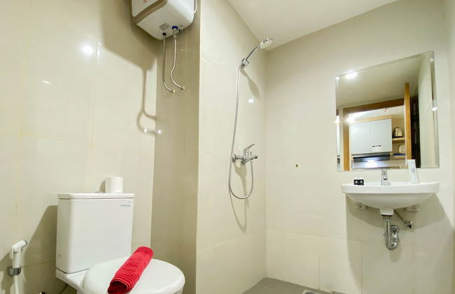 Homey and Well Furnished Studio LRT City Jatibening Apartment - Photo 15