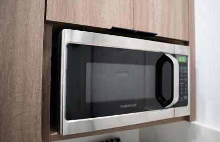 Stylish Studio Near Wynwood & Design District - Photo 13