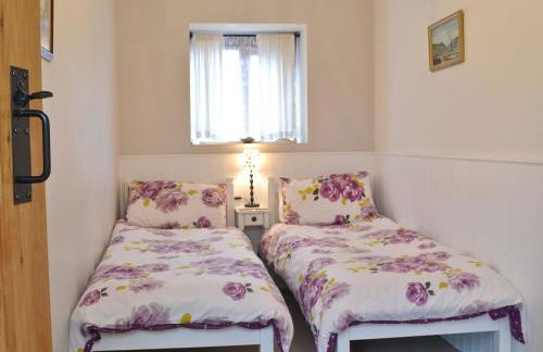 Panteg Cottage - Photo 8