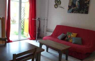 t3 duplex la maison du perroquet 2 chambres 2 piscines dans un village de vacances a saint geniez d'olt aux portes de l'Aubrac - Photo 8