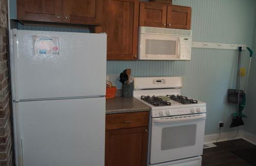 The Cute & Cozy - Lower Apt - Great Location! - Photo 20