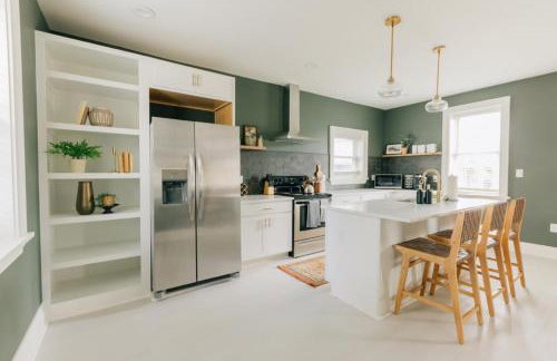 Newly Renovated Vintage Inspired Large 4 BR Home - Foto 8