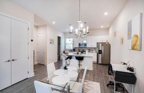 Stylish 3BR Home in CLT, Close to Downtown, Airport, WFH & Parking & Family Friendly & Business Ready - Foto 59