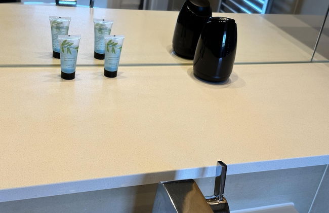 Condo Apartment With Workspace - Foto 30