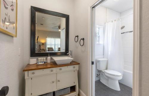 La Casita: Hot-tub & Firepit, 15 min to Fred! - Photo 17