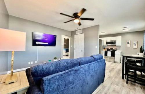 Sleek remodeled Design 2 Bed Trenton, OH Apartment - Foto 1