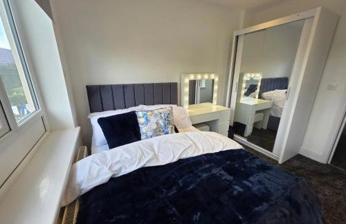 5 Beds 7 guests Private Garden Free Parking - Foto 14