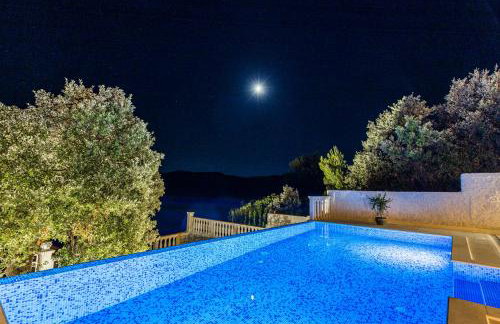 Villa Ragusea With a Private Beach - Photo 25