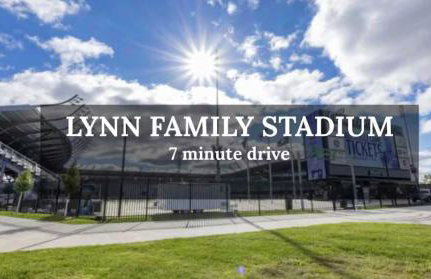 Cozy Downtown Stay w Private Backyard & Parking - Foto 57