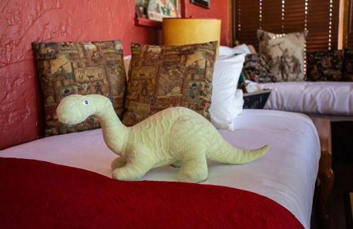 Cozy 2BR Cabin - King Bed Bunks Fire Pit & BBQ - Foto 11