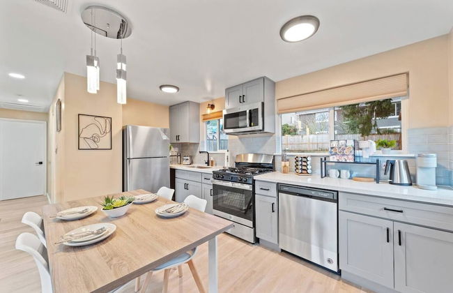 Lakeview Home in Renton, Walk to Beach, AC, Fenced - Photo 11