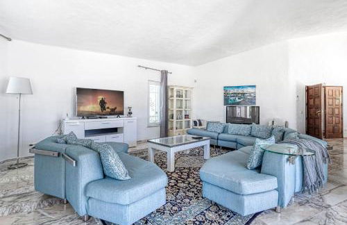 Golfinhos - MAGNIFICENT & SPACIOUS 5 BEDROOM VILLA - Foto 26