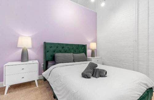 KING First Floor Sleep8 4Beds 2BA Swepson Escape - Foto 29