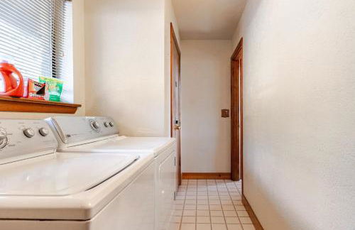 NEW LISTING, Near Yosemite South Gate entrance and town, King bed, Hot Tub, BBQ, Firepit & Mountain Views - Foto 31