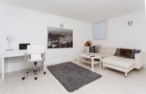 Live in Leeds Nazarene Apartments - Photo 8