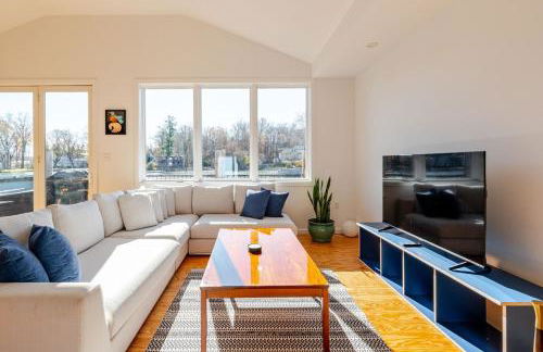 Modern Lakefront Retreat w King Bed - Foto 33