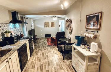 Golden Hour Getaway - Photo 7