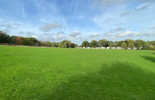 Coghurst Hall Holiday Home Sleeps 6, 2 bedrooms - Foto 34