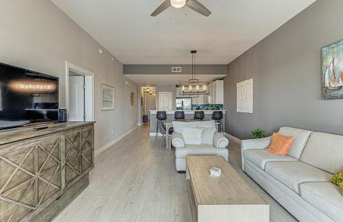 Chic 3BDR for 6 with Pool & Hot Tub Overlooks Marina - Foto 13