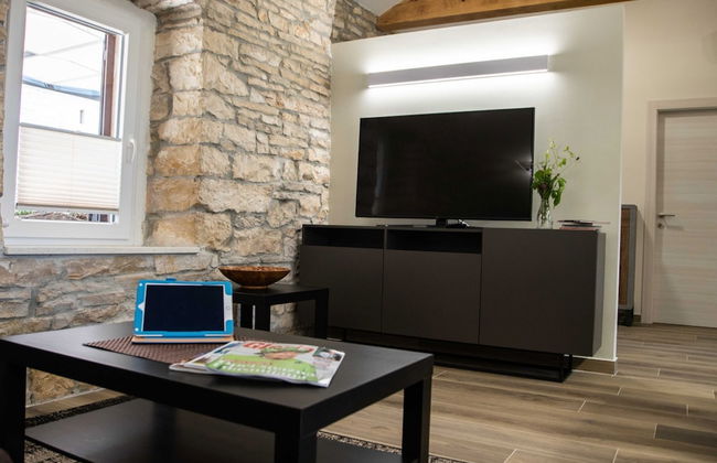 The Poolside Stone House in Bale - Foto 14