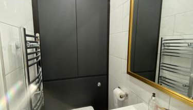 Stylish 1-bed studio - Photo 4