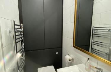 Stylish 1-bed studio - Photo 4