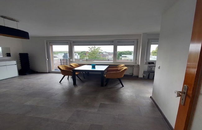 Modern Apartment With Balcony - Photo 24