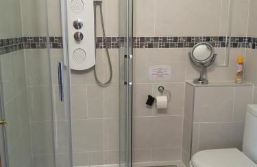 Serene mountain views Spacious garden and sole use of the 10x5m pool - Foto 28