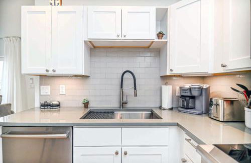 Latitude Adjustment Walk to Beach & Dining! - Foto 48