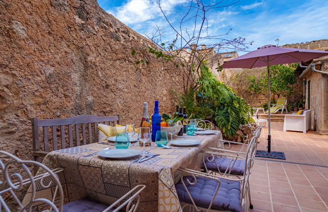 3 bedroom House in Petra with garden - Photo 2