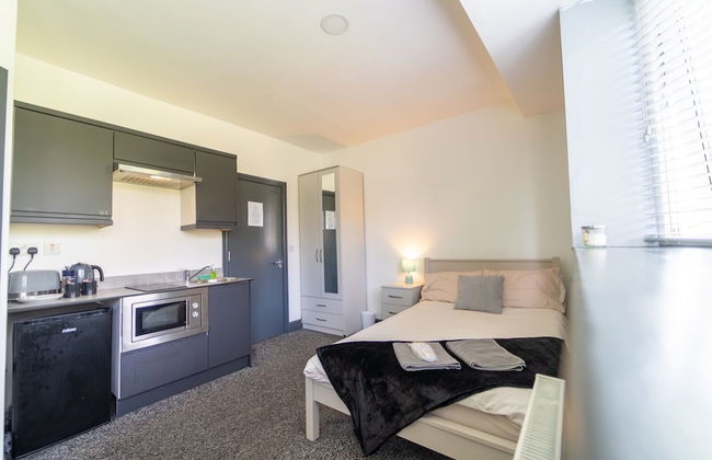 Spacious 1-bed Studio in Birmingham - Photo 1