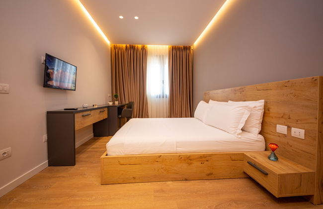 Central Chic Apartments - Photo 2